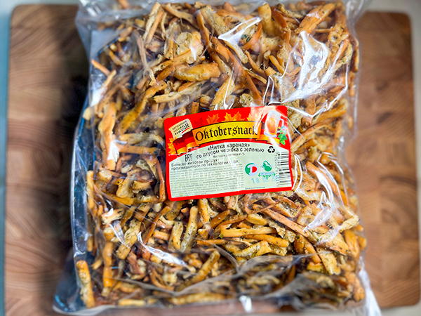 Нитка ЖАРЕНАЯ "Чеснок с зеленью" Oktobersnack 1 кг (сырный продукт) в Череповце