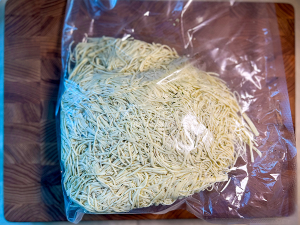 Сырный продукт ФЕРМЕРСКИЙ паутинка  укроп/чеснок в Череповце