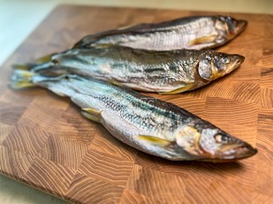 Мясо (АЛЬЯНС) вяленое свинина с халапеньо (50 гр): Корюшка с икрой вяленая ГОСТ (крупная)