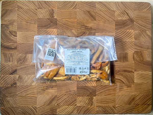 Сыр 150 гр ГОРНЫЙ СЫРОВАР (Ассорти копчёный с укропом и чесноком) в Череповце